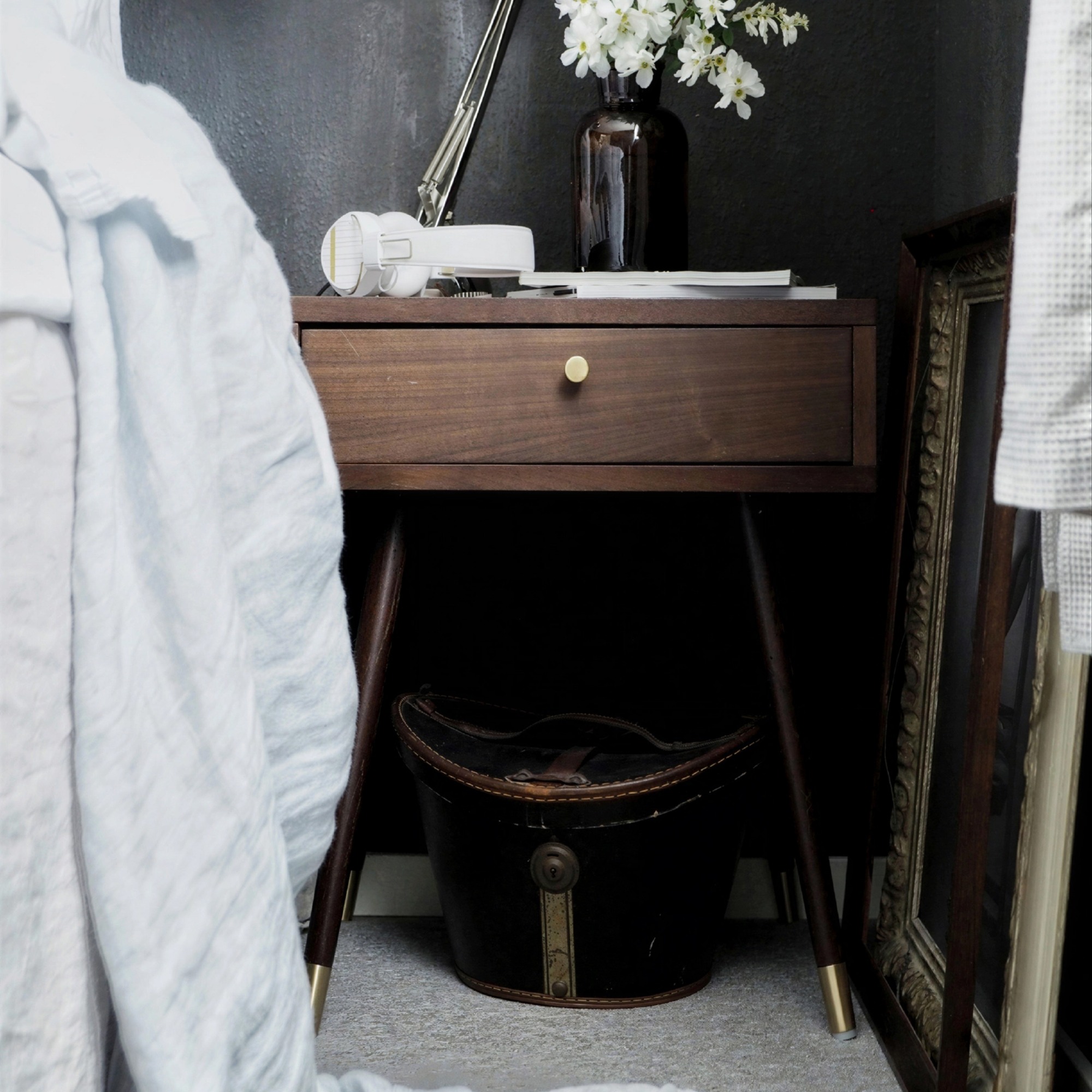 Table de nuit 'Prime' - Noyer/Laiton