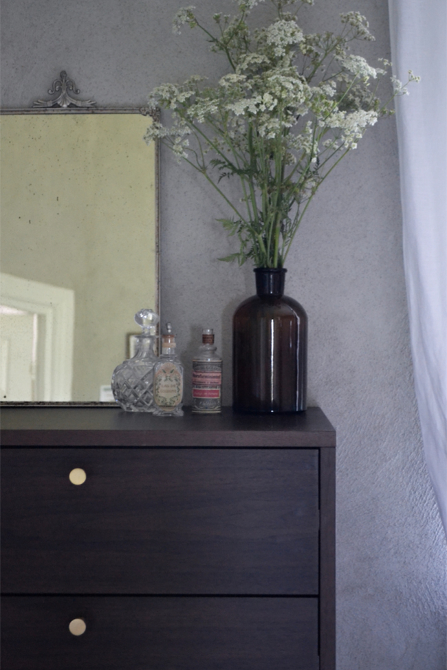 Commode 'Prime' 5 tiroirs - Noyer/Laiton