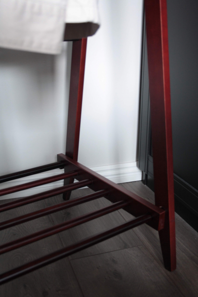 Porte-manteau avec étagère à chaussures 'Confident' - Noyer